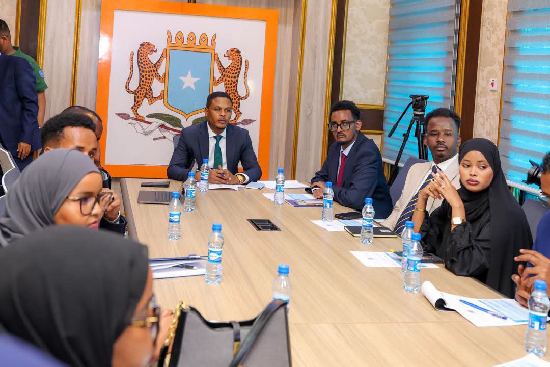 Wasiirka Warfaafinta oo guddoomiyey kulanka xafiisyada warfaafinta ee hay’adaha dowladda