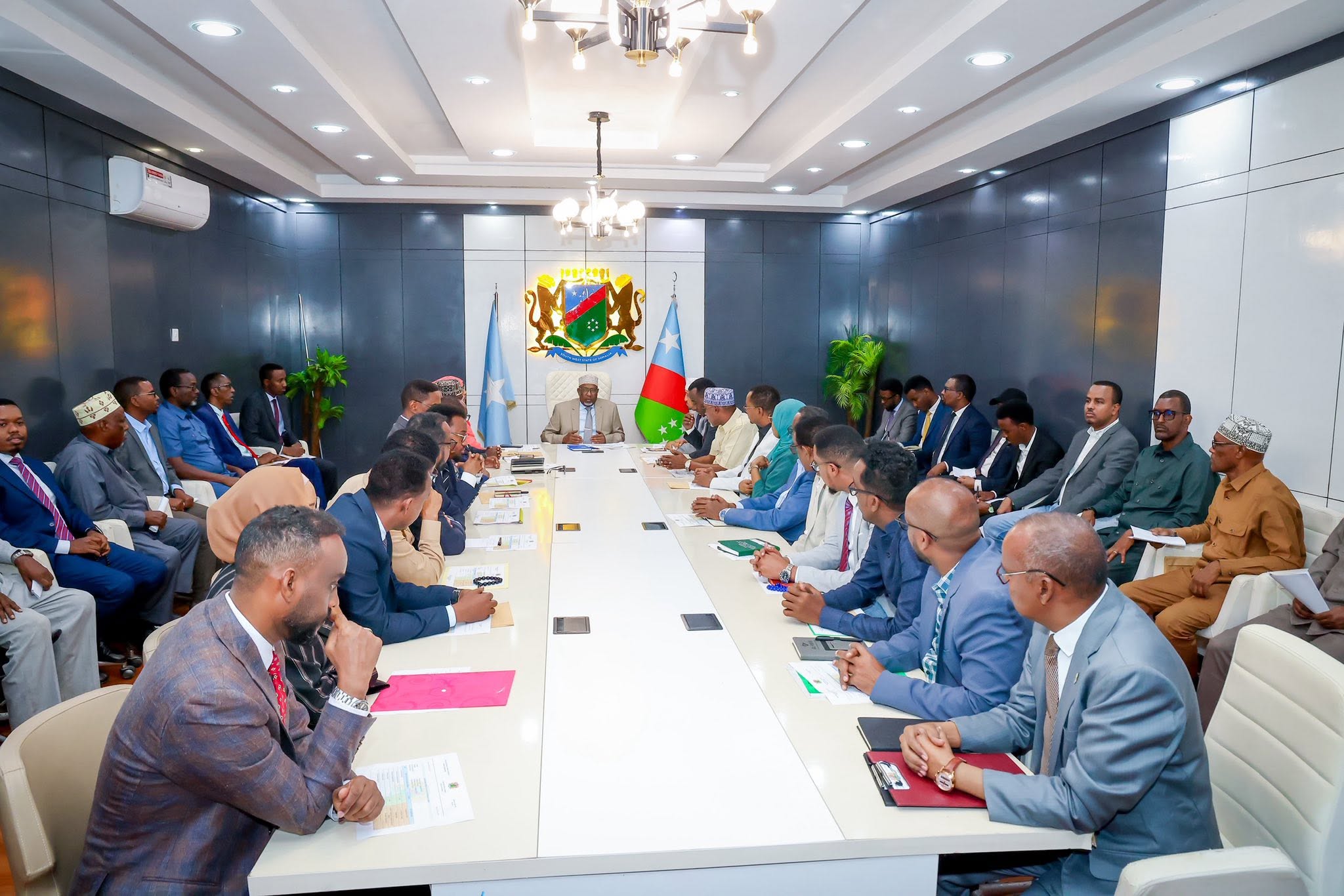 Hoggaamiye Sheekh Aadan Madoobe ayaa guddoomiyay shirka golaha Wasiirrada Koofur Galbeed
