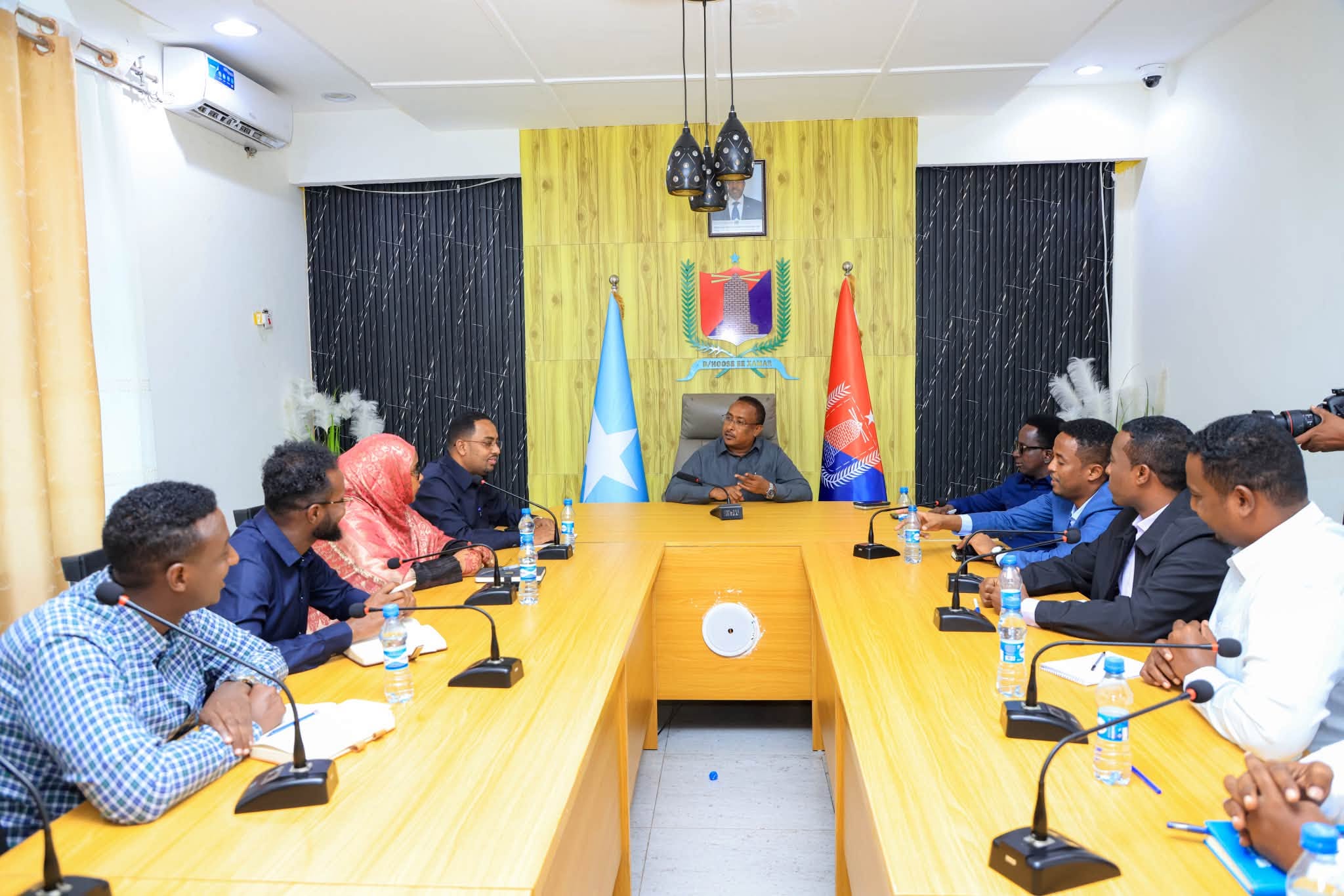 Duqa Muqdisho oo guddoomiyay shir looga hadlayay dhaqangelinta xeer-nidaamiyaha nadaafadda