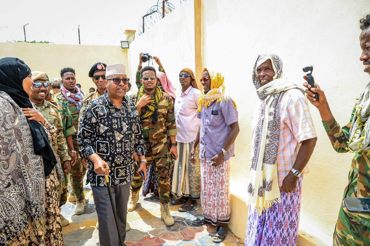 Wasiirka Difaaca XFS oo shacabka Ceeldheer ku dhiirigeliyay in ay ka qeyb qaataan isdiiwaangelinta doorashada