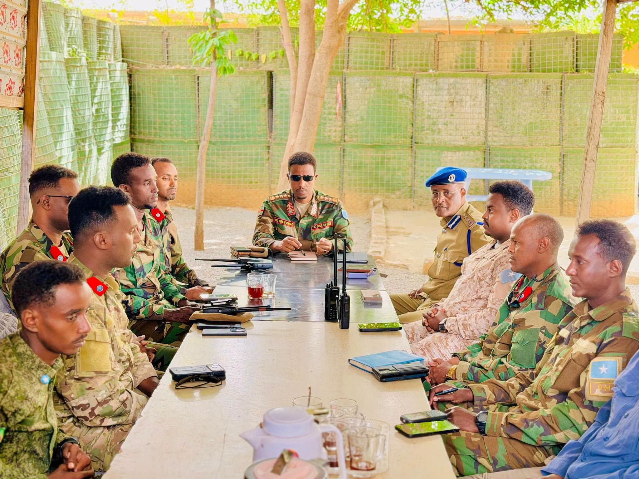 Taliyaha Ciidanka Dhulka XDS oo guddoomiyay kulan looga hadlay xoojinta amniga deegaannada KGS