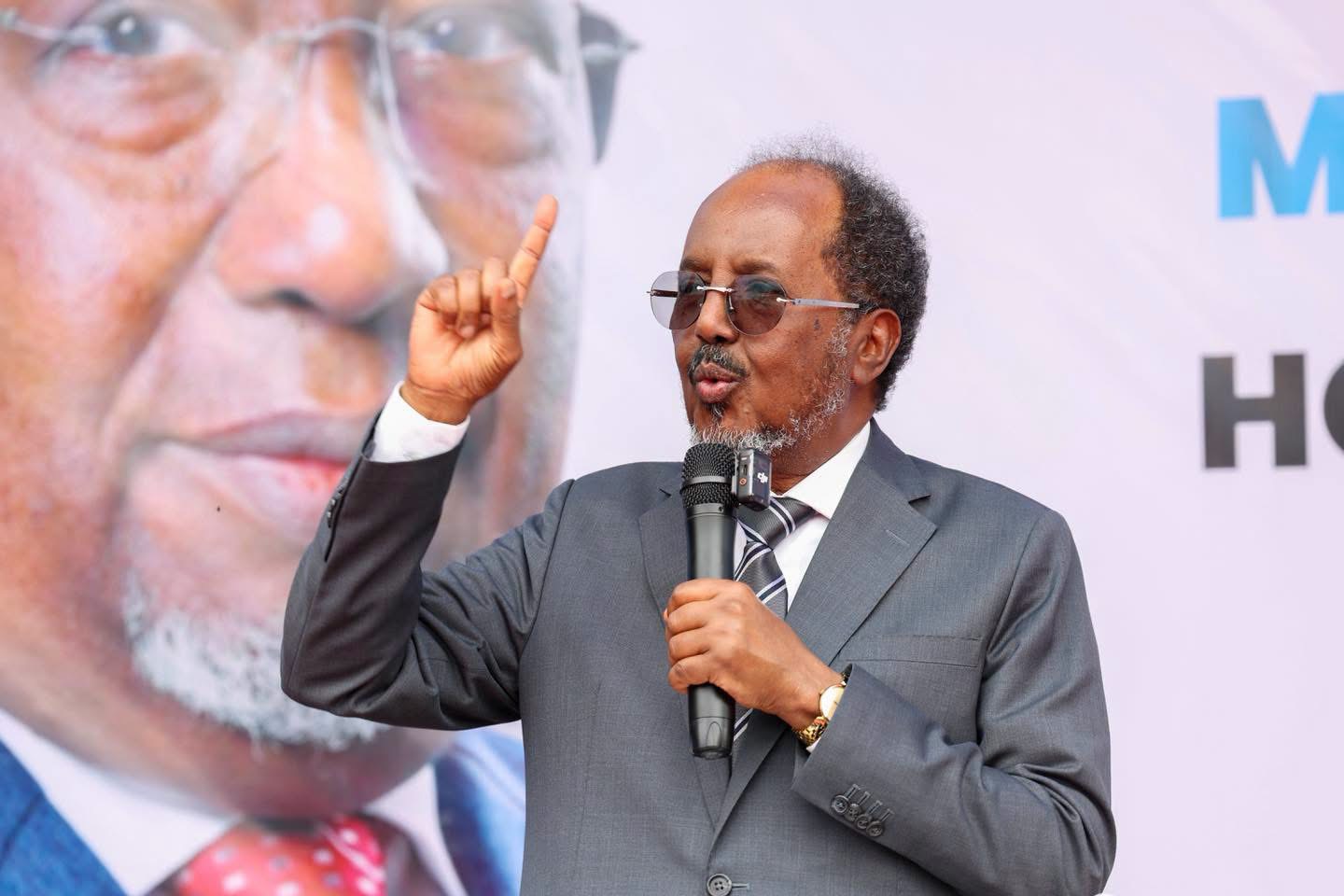 Madaxweyne Xasan Sheekh oo ka qeyb galay munaasabadda caleema-saarka hoggaamiyaha cusub ee K/Galbeed