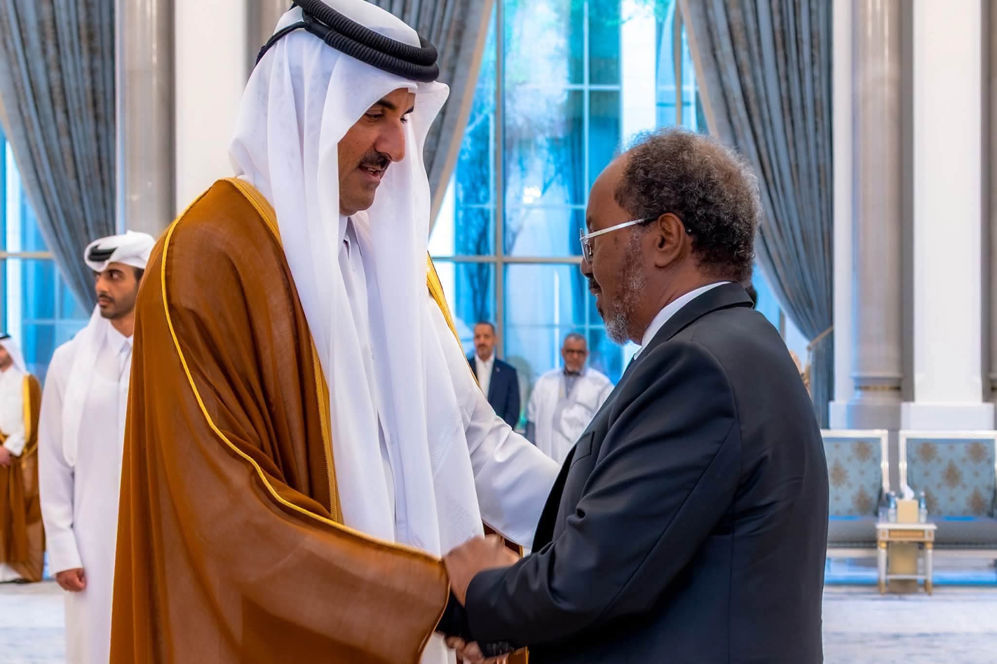 Madaxweyne Xasan Sheekh oo dhambaal tacsi ah gaarsiiyey Amiirka Dalka Qadar