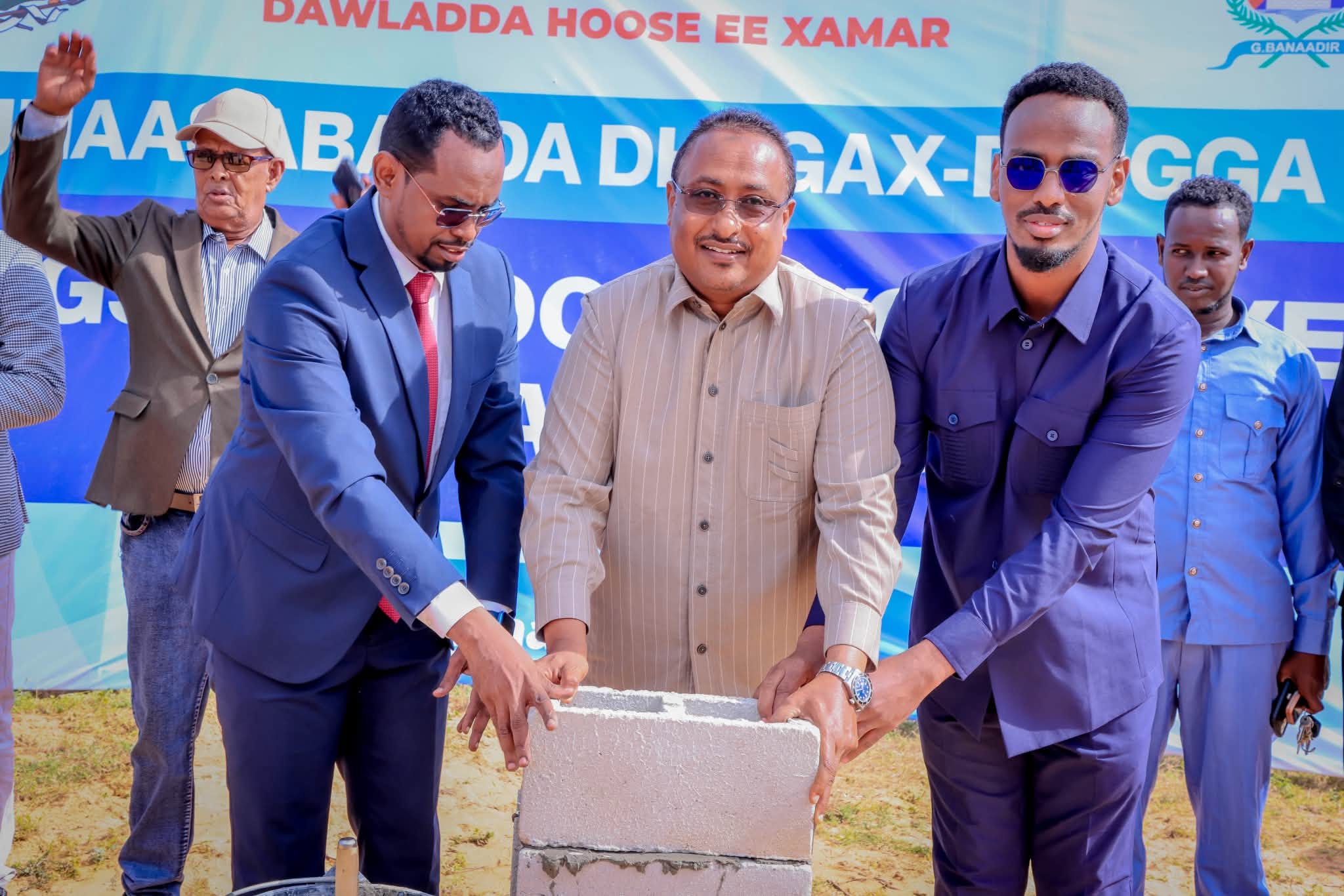 Duqa Muqdisho oo dhagax dhigay dugsi hoose dhexe oo laga hirgelinayo degmada Gubadleey