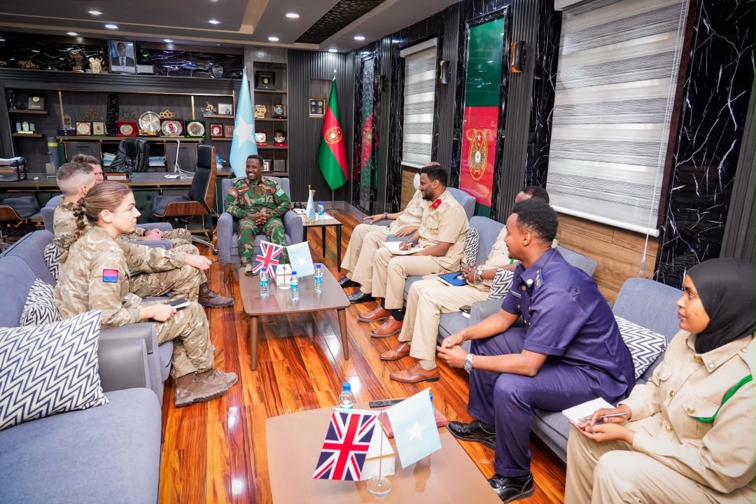 Taliyaha Ciidamada Xoogga Dalka oo la kulmay Taliyaha Howlgallada Dowladda UK