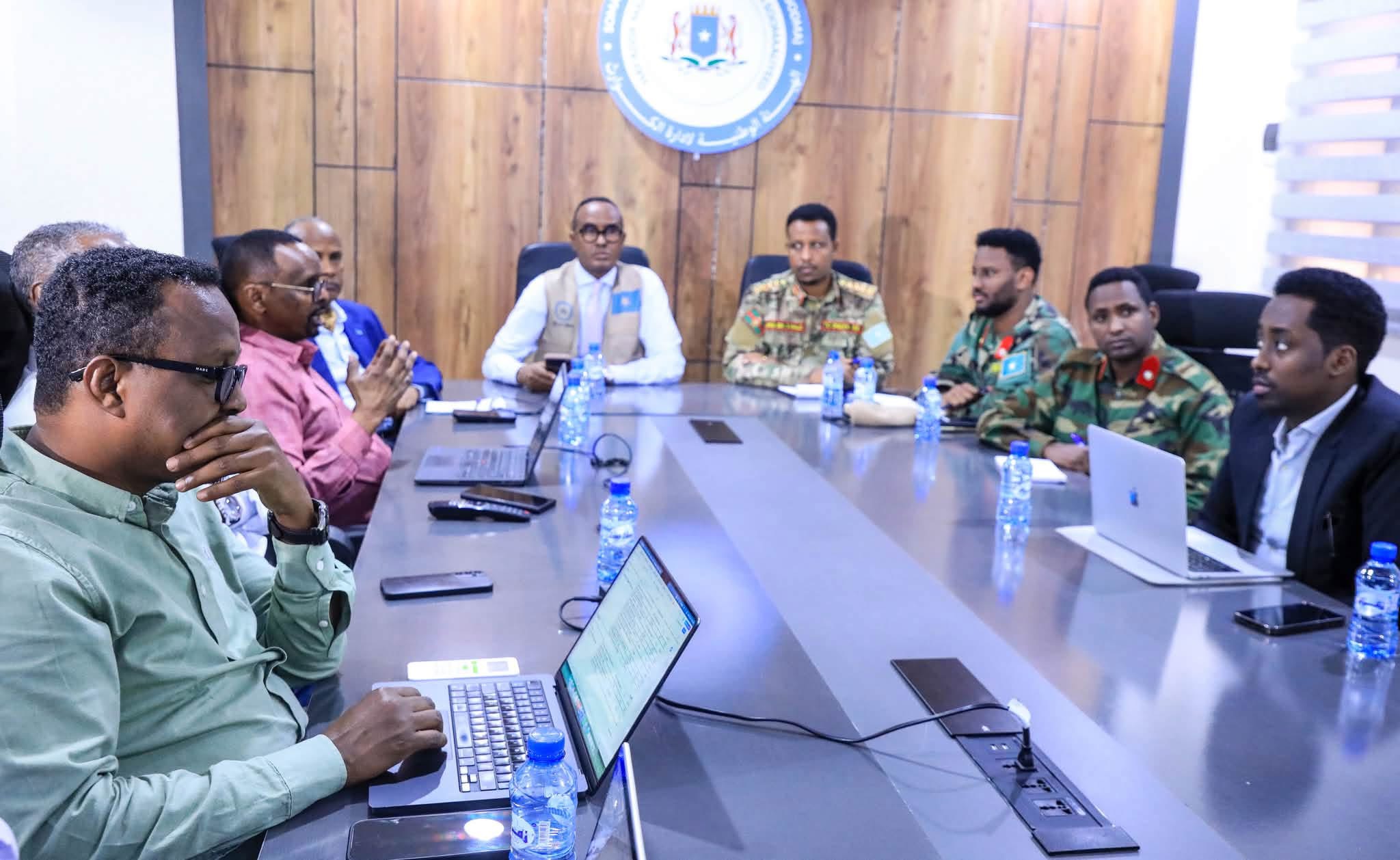 Gudddoomiyaha Hay'adda SoDMA oo xarunta Hay'adda kula kulmay Taliyaha ciidanka Dhulka