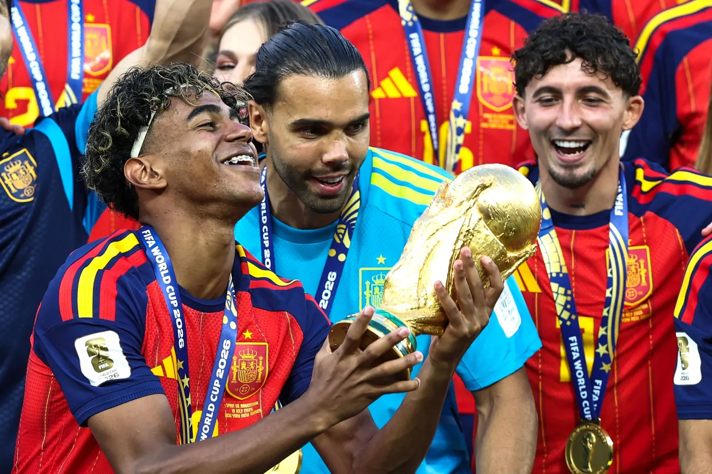 Sida ay arrinta Falastiin u midayso Muslimiinta oo taageeraya Spain ciyaarta kama dambaysta ah ee FIFA