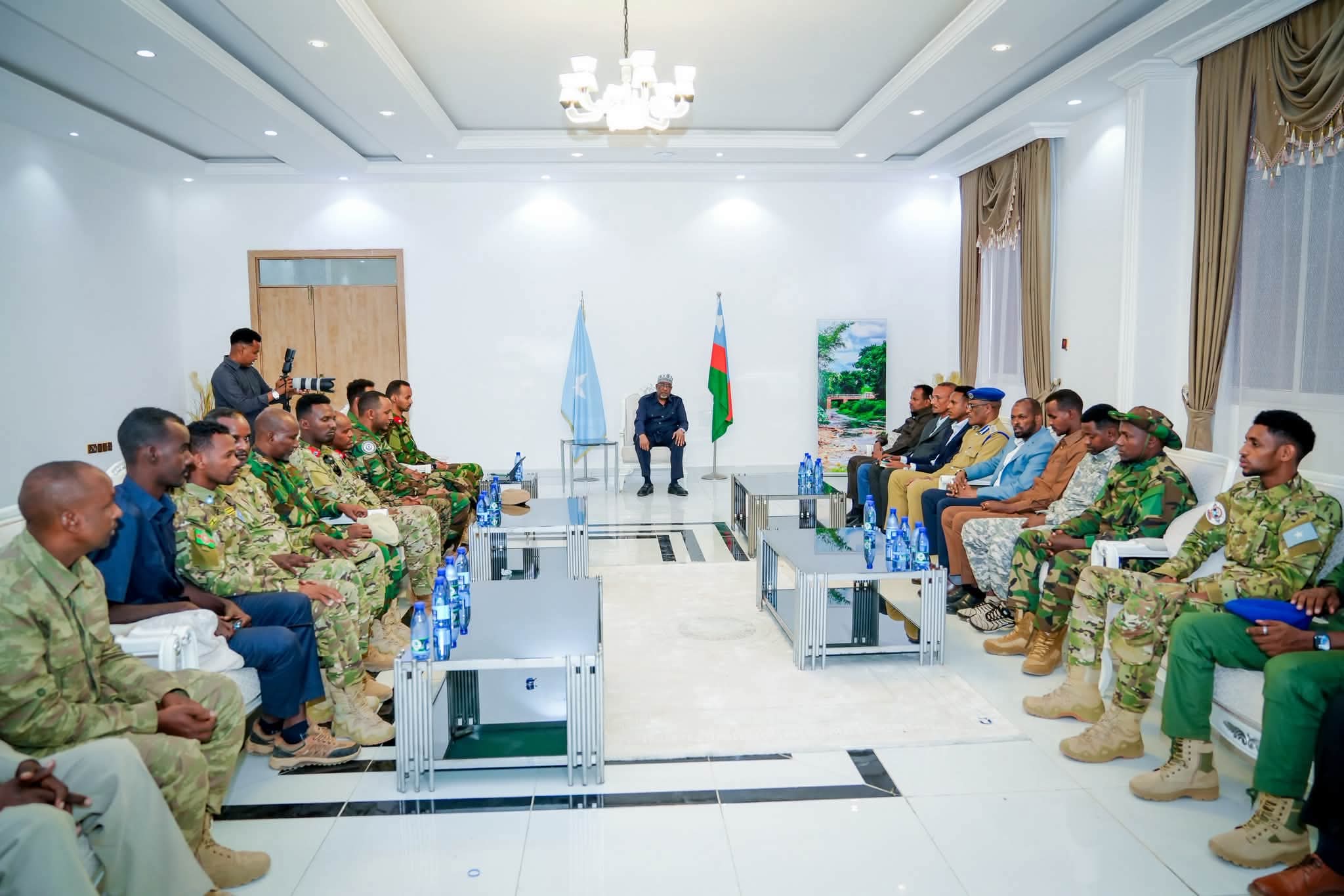 Hoggaamiyaha Dowladda Koonfur Galbeed oo Guddoomiyey Shirka Amniga Maamulkaasi