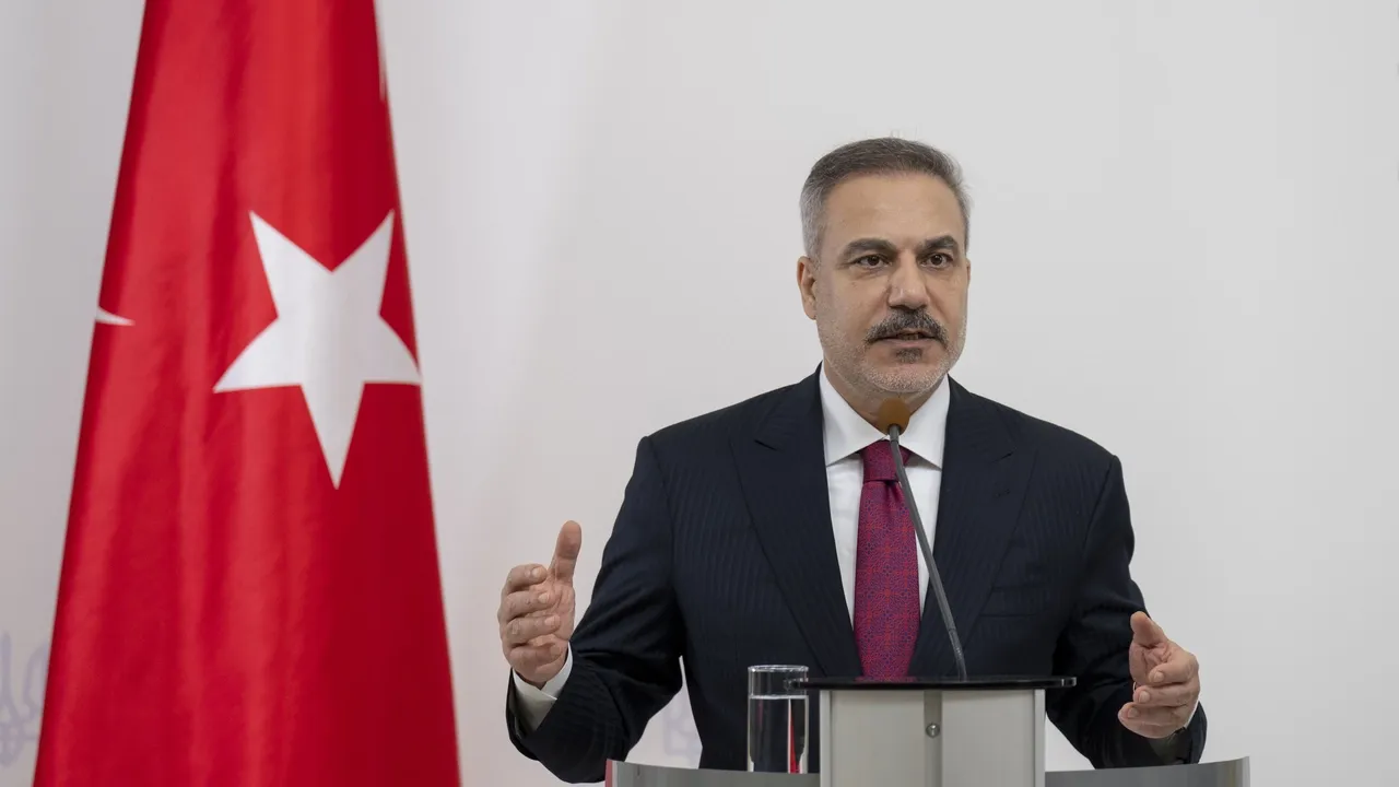 Wasiirka Arrimaha Dibadda Turkiga oo ka qayb galaya shir looga hadlayo Qudus oo ka dhacaya Urdun