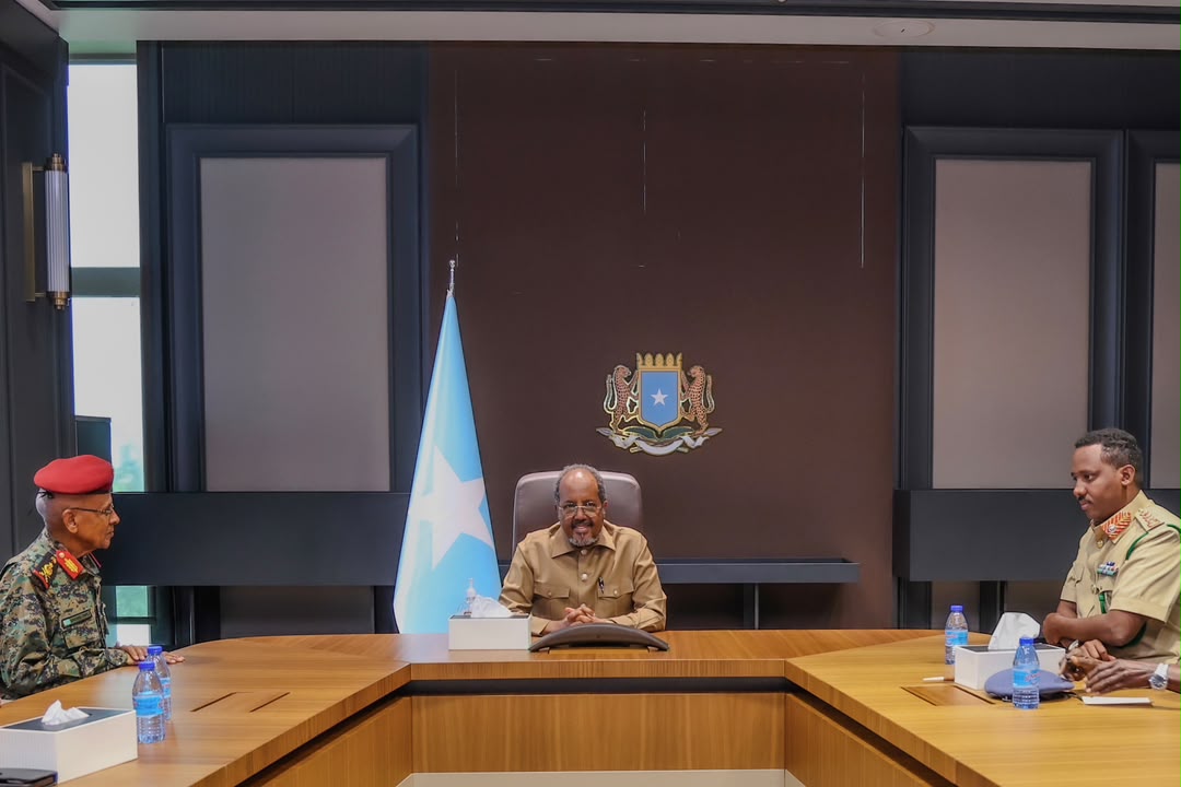 Madaxawynaha Soomaaliya oo Xarunta Madaxtooyada ku qaabilay Taliyaha Ciidanka Qalabka Sida ee Jabuuti