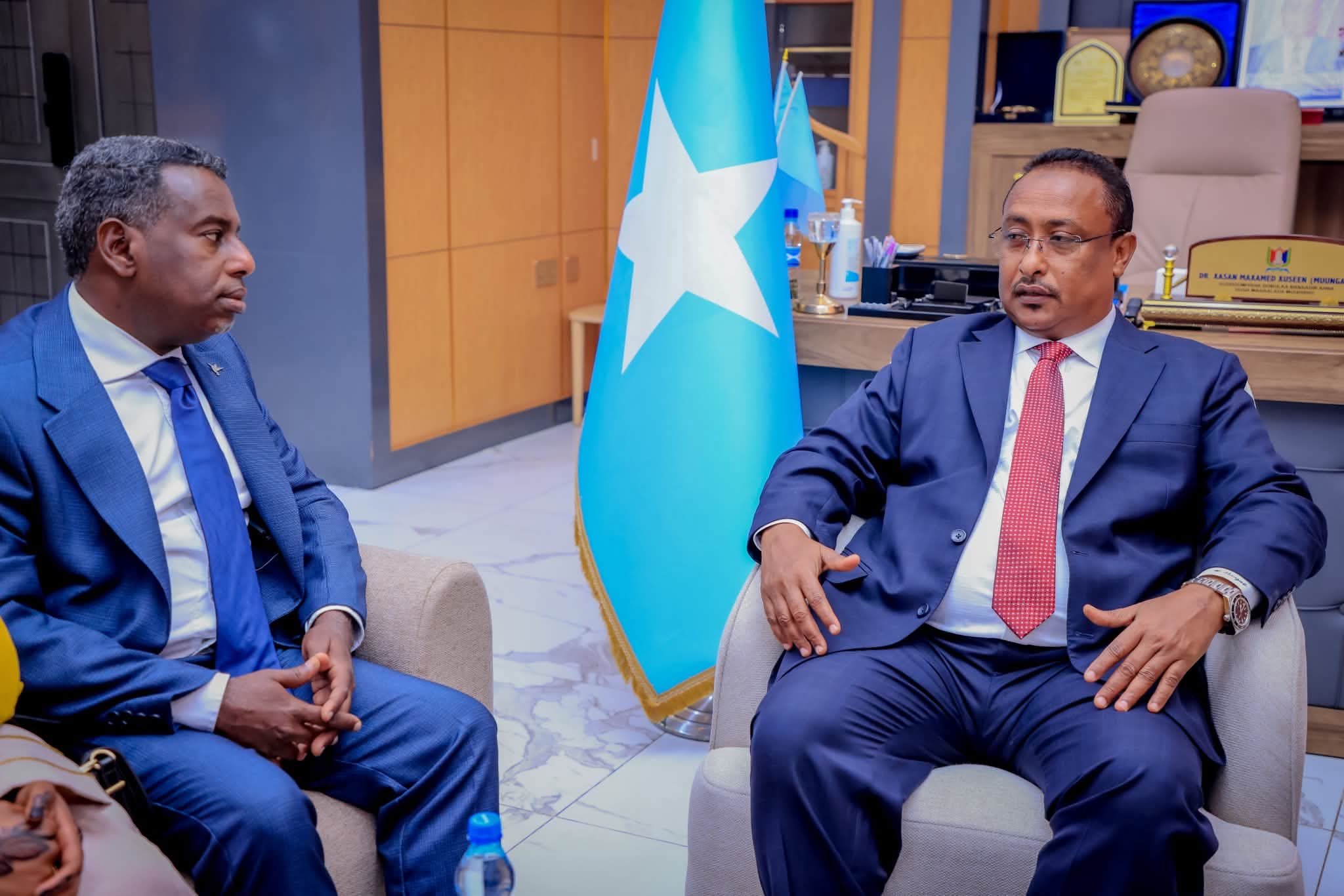 GUDDOOMIYAHA GOBOLKA BANAADIR OO XAFIISKIISA KU QAABILAY DUQA MAGAALADA BRISTOL