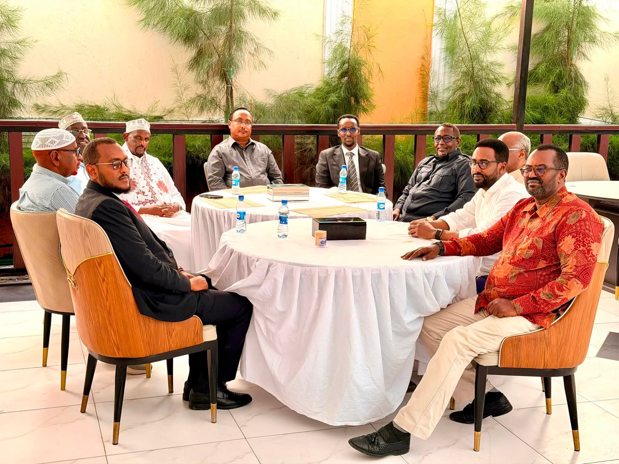 Duqa Muqdisho iyo Guddoomiyaha rugta ganacsiga oo ka wada hadlay xoojinta ganacsiga dalka
