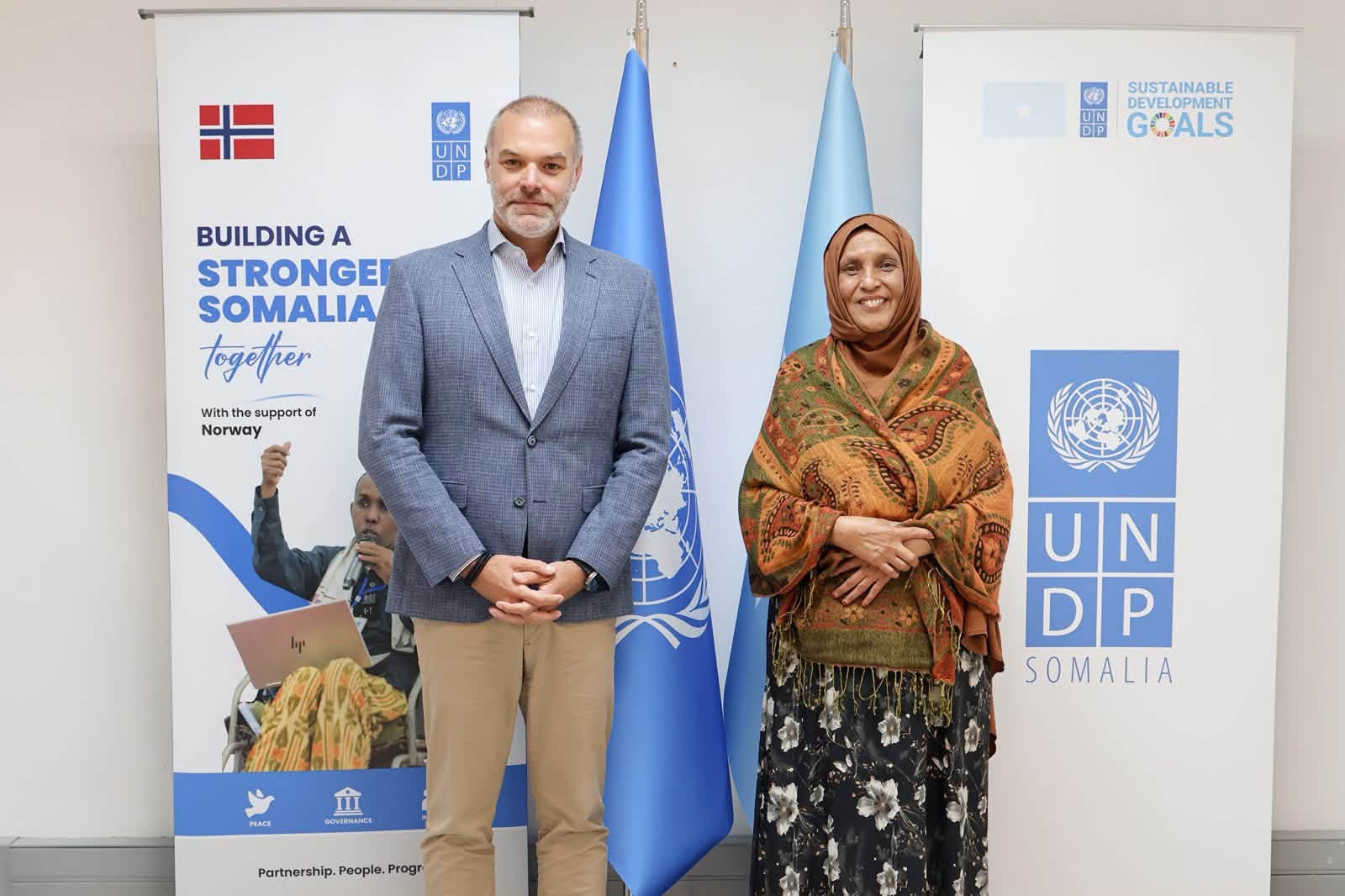 Guddoomiyaha Guddiga madaxa bannaan ee xuquuqul Insaanka Soomaaliya oo qaabishay madaxa hay’adda UNDP