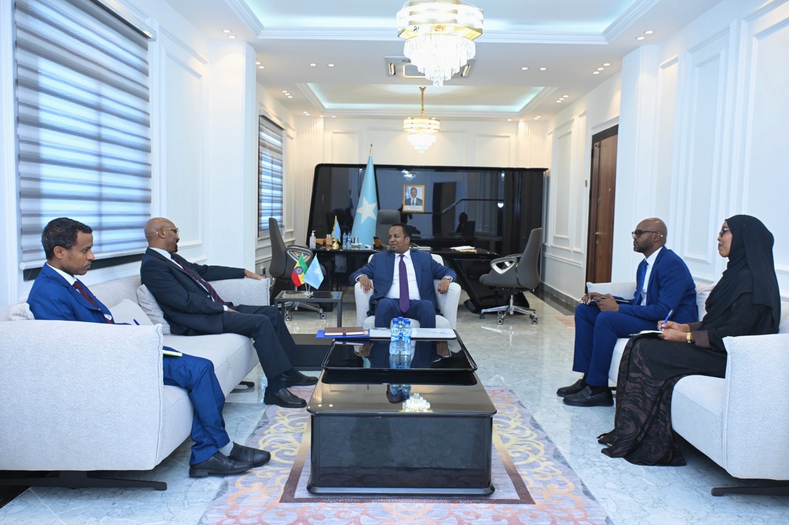 Wasiirka Arrimaha Dibadda XFS oo xafiiskiisa ku qaabilay Safiirka Itoobiya