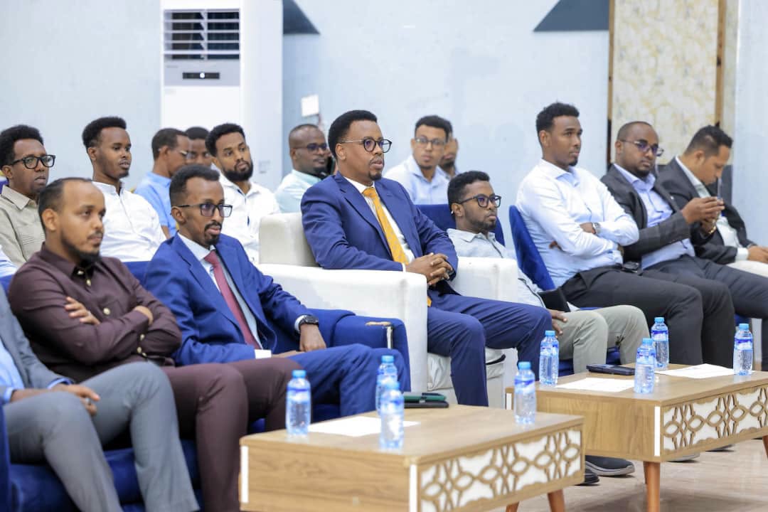 Kulan looga hadlayay xoojinta wacyigelinta adeegyada Aqoonsiga Qaranka oo Muqdisho lagu qabtay