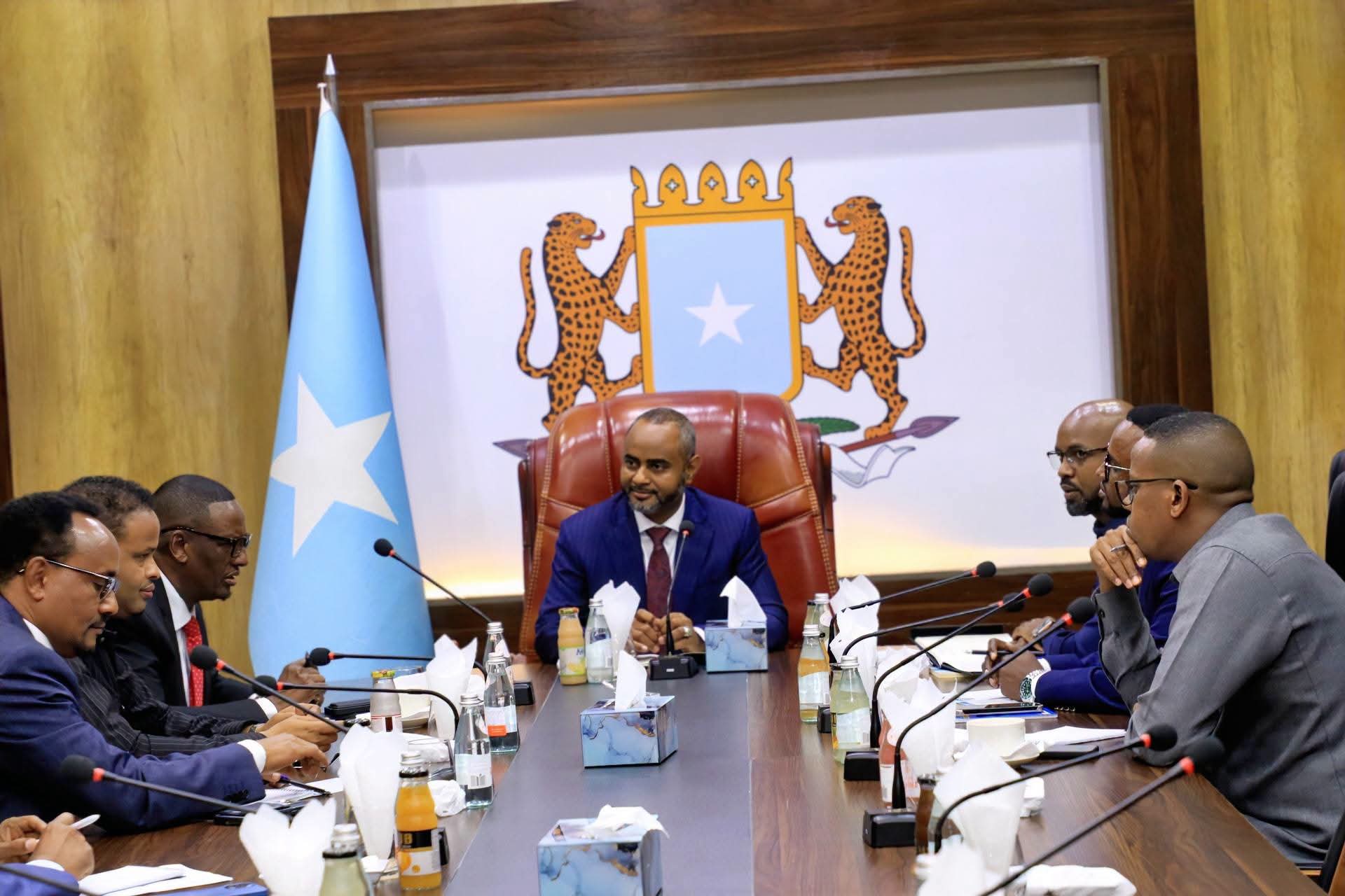 Guddoomiyaha Golaha Shacabka oo kulan la qaatay Guddiga Maaliyadda ee Golaha Shacabka