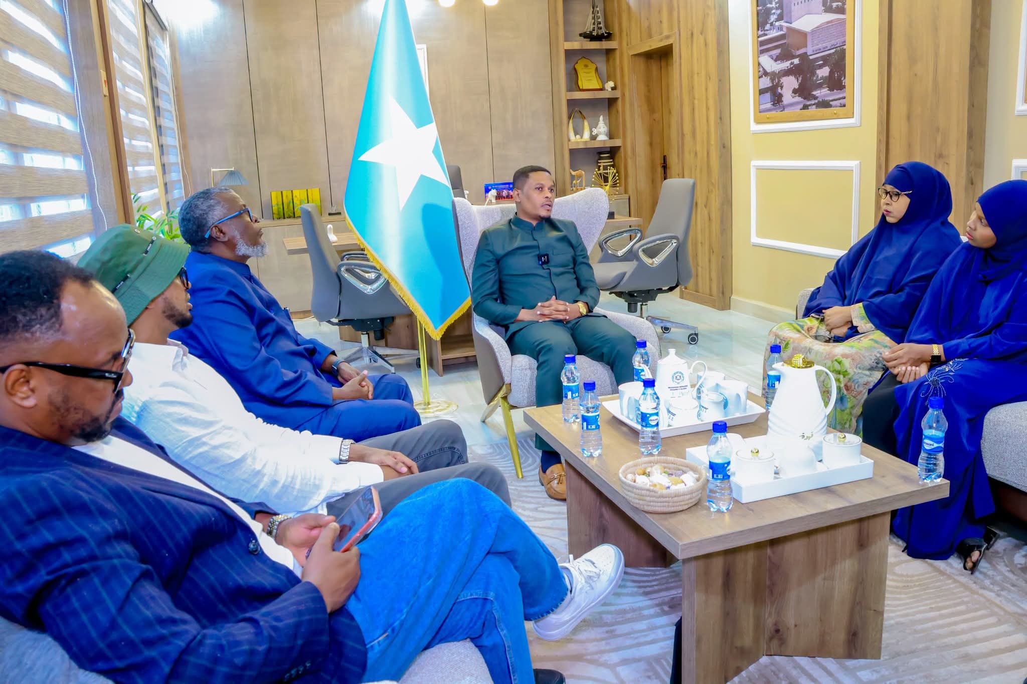 Wasiirka Warfaafinta ayaa kulan la qaatay howlwadeennada ka tirsan Wasaaradda oo fursado waxbarasho ka helay Dowladda Shiinaha