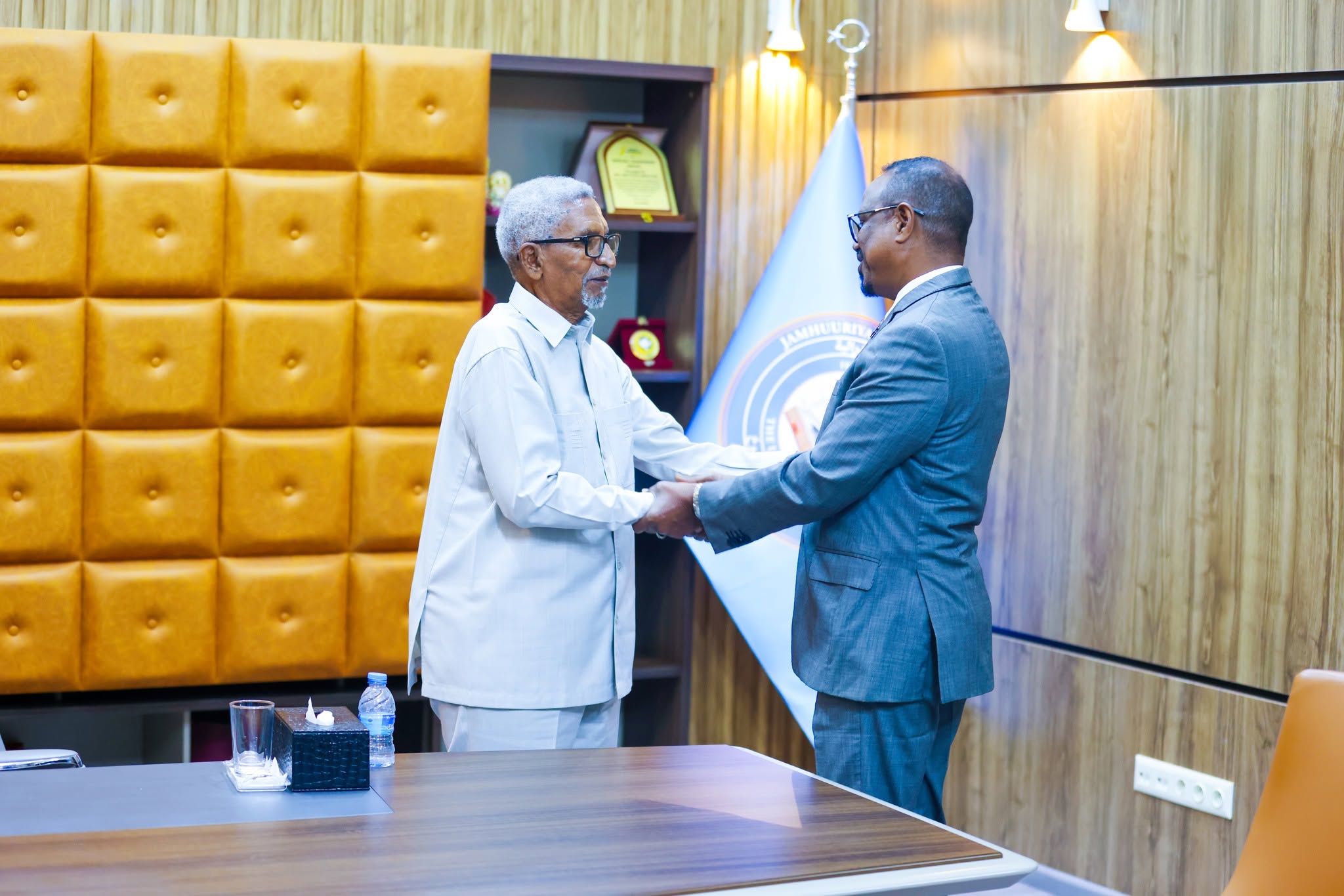 Guddoomiyaha Aqalka Sare oo maanta Xafiiskiisa ku qaabilay Safiirka cusub ee Jabuuti u fadhiya Soomaaliya