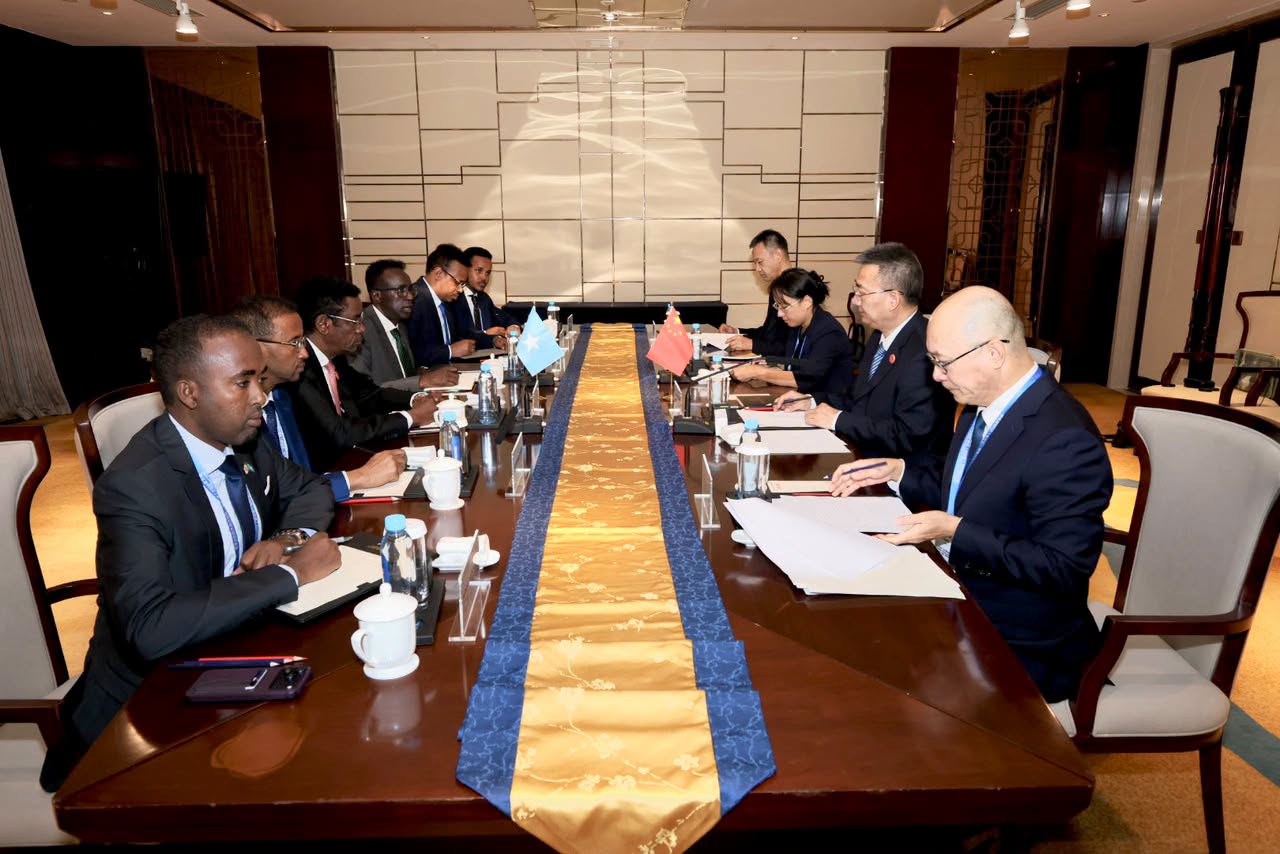 Soomaaliya iyo Shiinaha oo ka wada hadlay iskaashiga amniga