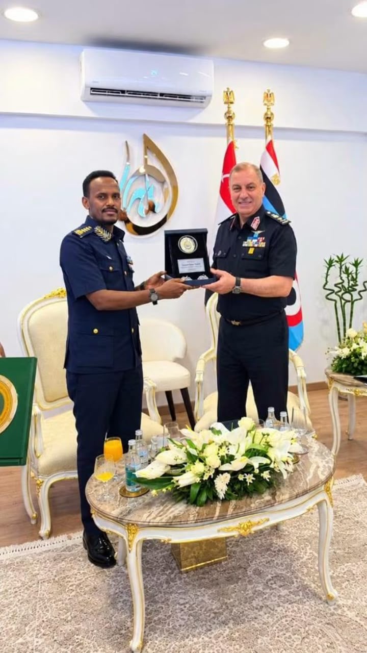 Taliyaha Ciidamada Cirka Soomaaliyeed oo la kulmay dhiggiisa Masar
