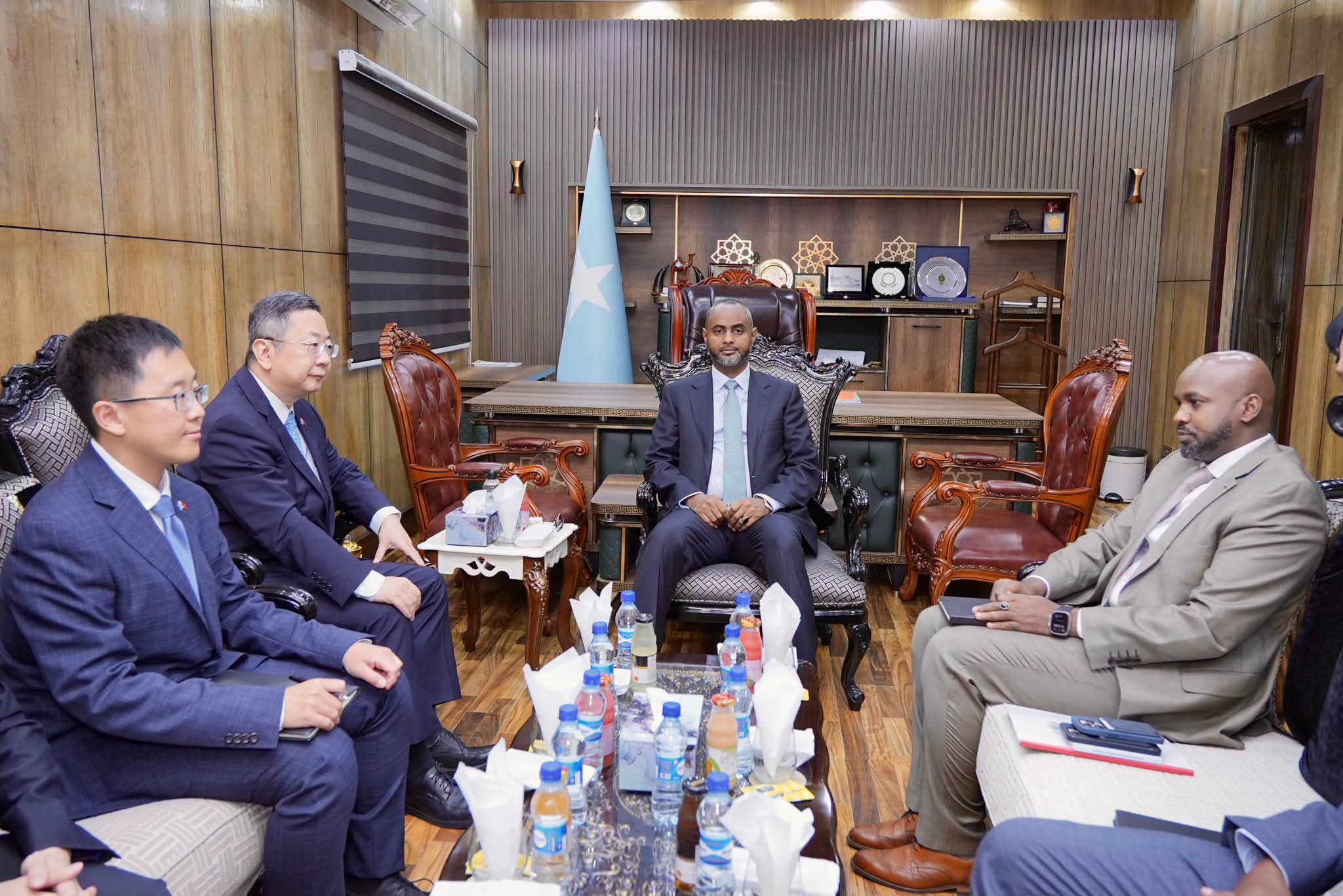 GUDDOOMIYAHA GOLAHA SHACABKA OO XAFIISKIISA KU QAABILAY DANJIRAHA SHIINAHA U FADHIYA SOOMAALIYA