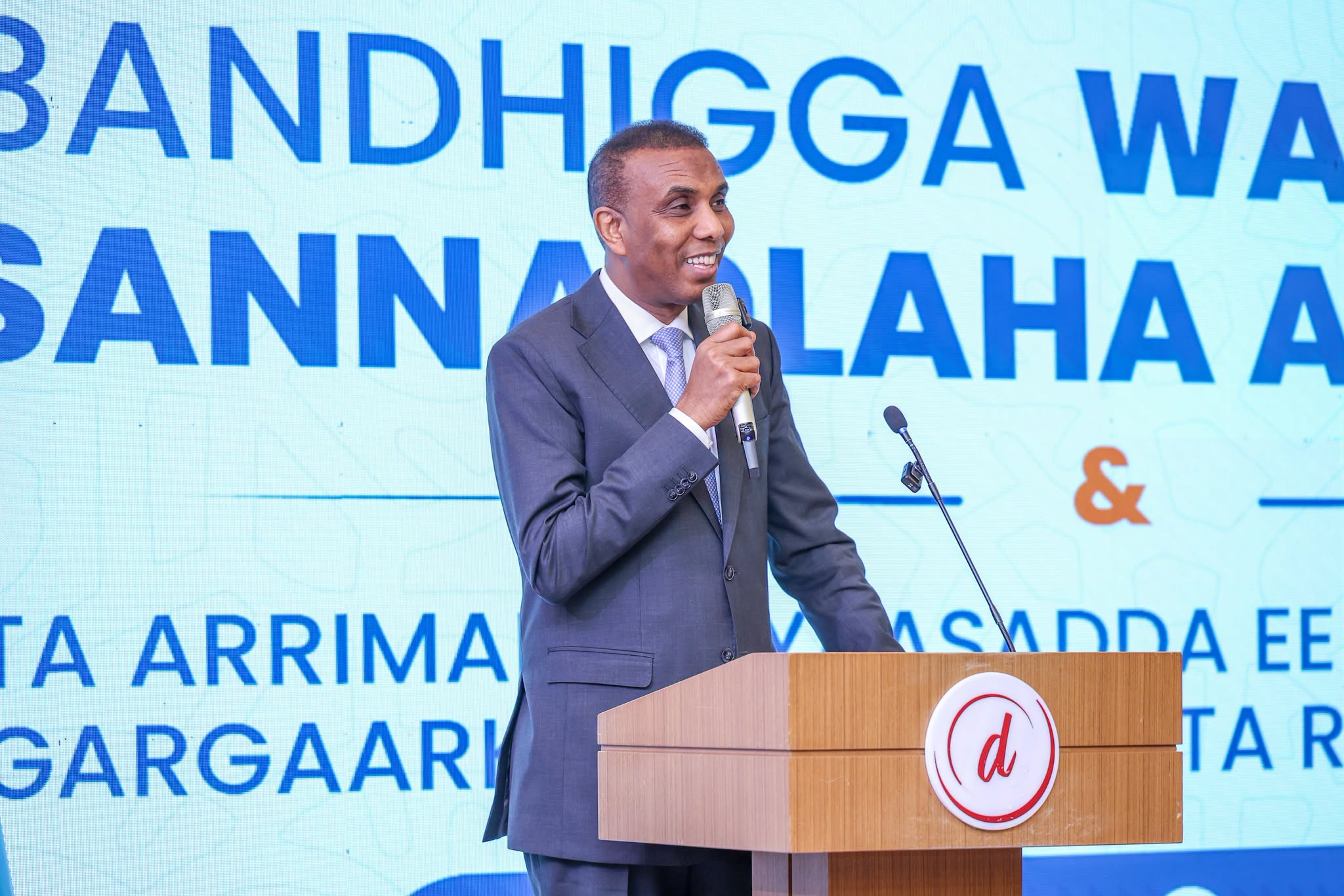 Ra’iisul Wasaare Xamsa oo bogaadiyey isbeddelka Dhaqaale uu dalku gaaray
