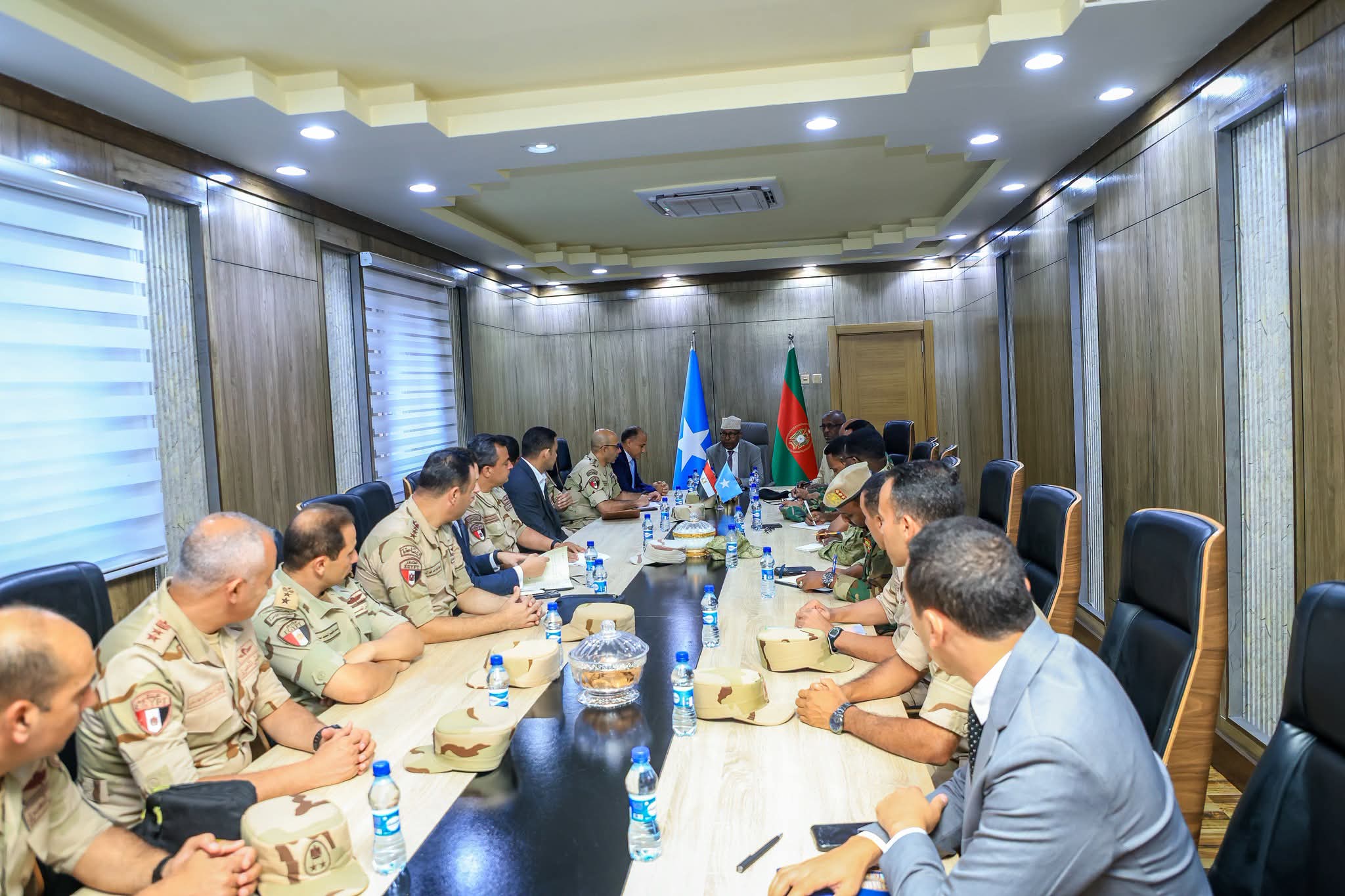 Wasiirka Gaashaandhigga oo Qaabilay Danjiraha Masar iyo Wafdi Saraakiil Ciidan ah