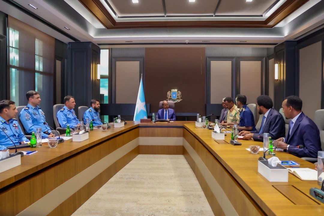 Madaxweynaha JFS oo Qasriga Madaxtooyada ku qaabilay Wafdi Sare oo ka socda Ciidanka Cirka Dowladda Bakistan