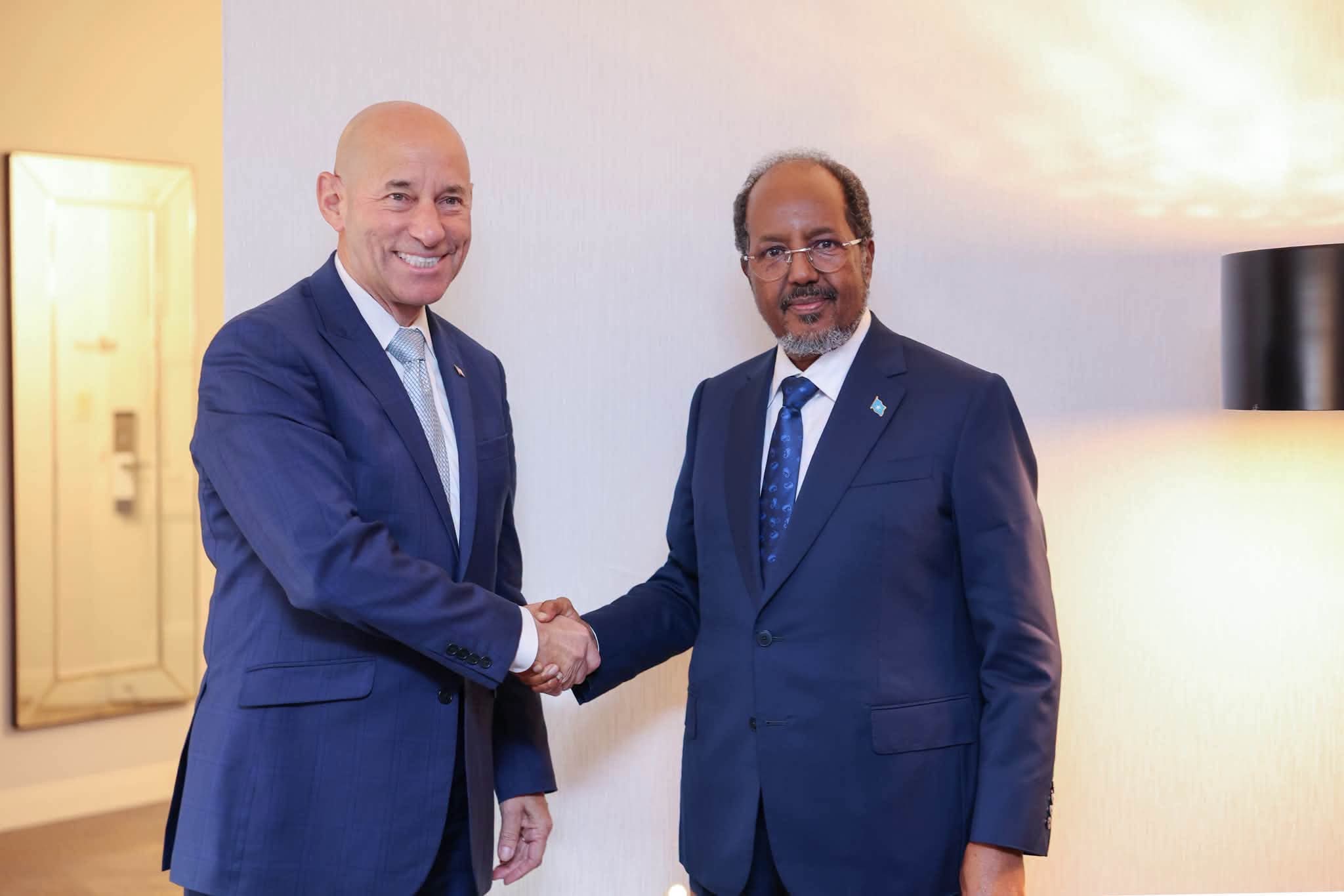 Madaxweyne Xasan Sheekh oo kulan la yeeshay kaaliyaha xoghayaha arrimaha dibadda Maraykanka