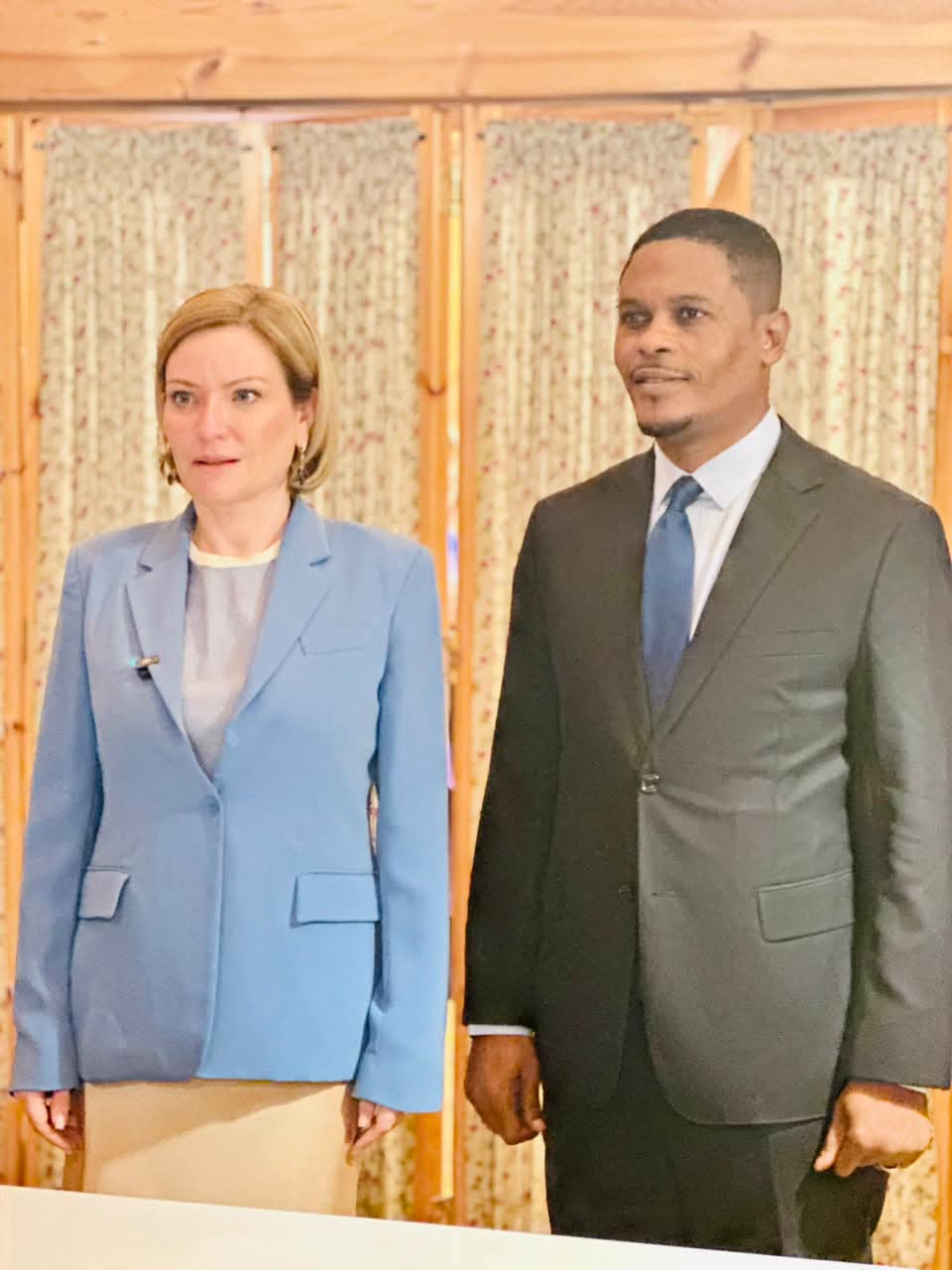 Wasiirka Warfaafinta oo la kulmay Wasiirka Dhaqanka Ruushka