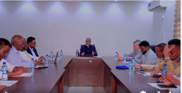 Maareeyaha Dekedda Muqdisho oo qabtay kulan la xiriiray xaaladda Dekedda