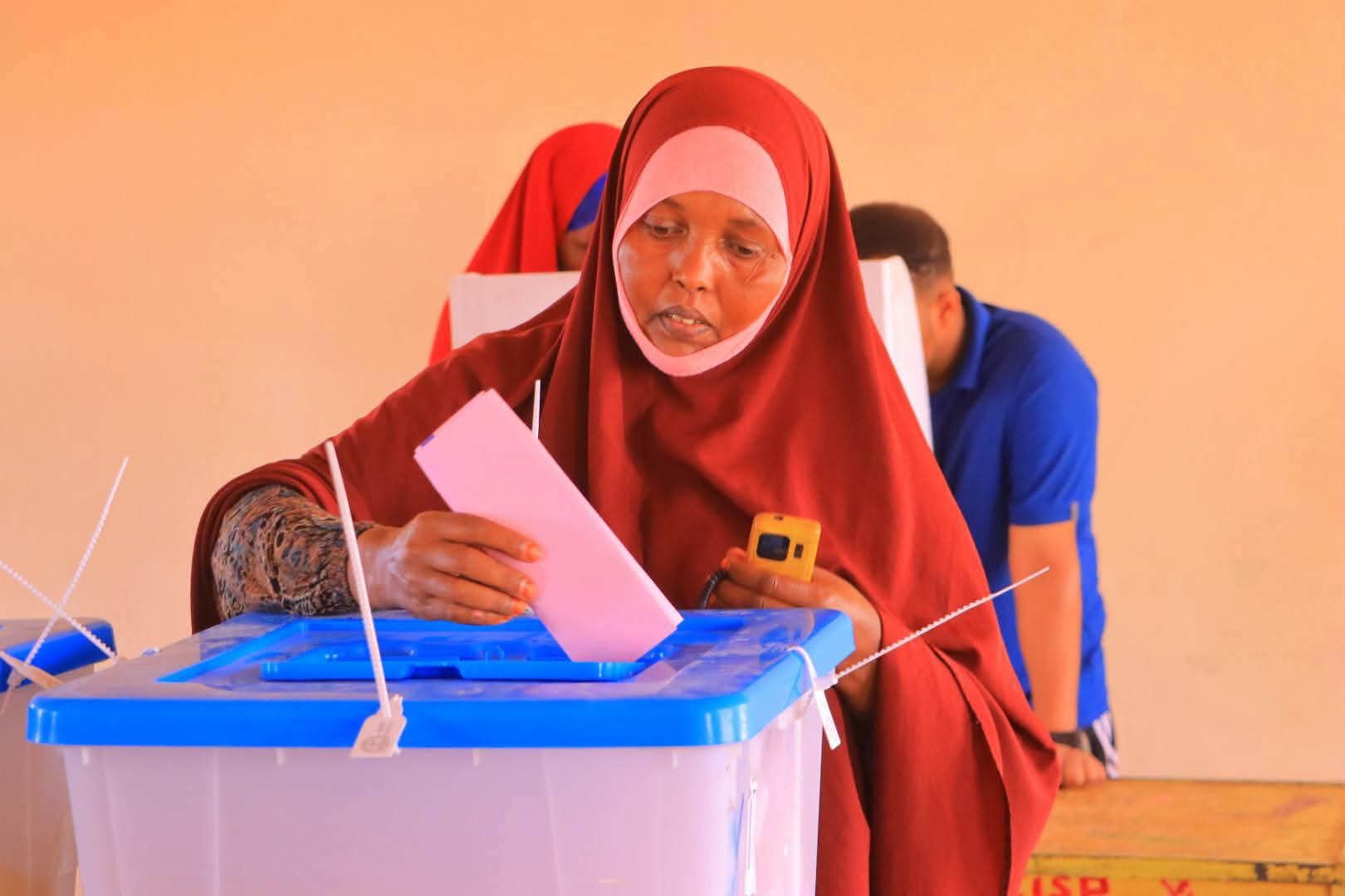 Guddiga doorashada oo ka warbixiyey doorashooyinka Galmudug iyo Hirshabeelle