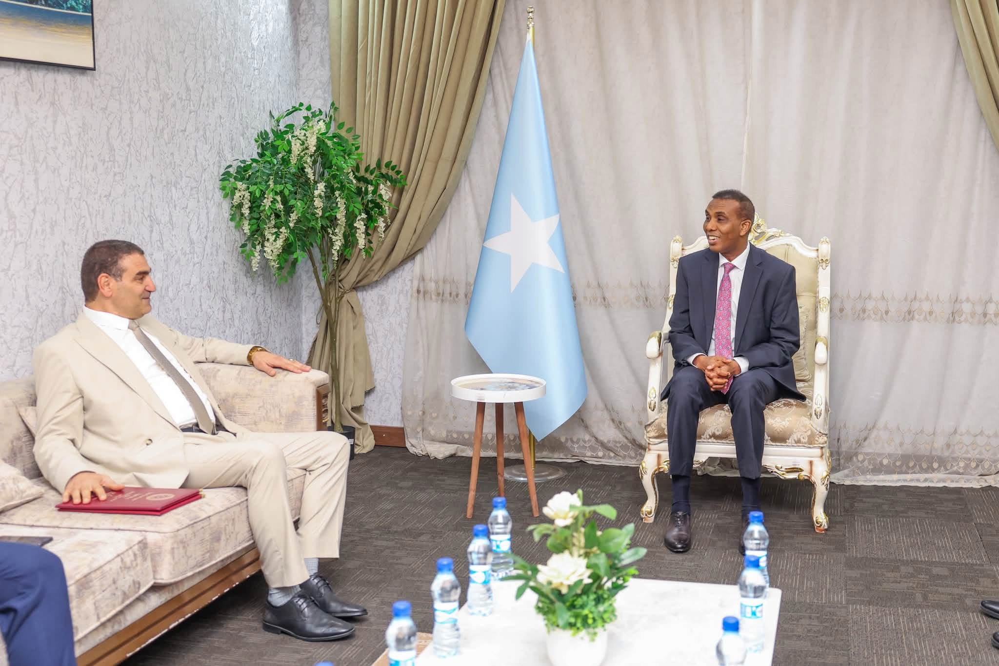 Ra'iisul wasaare Xamsa oo xafiiskiisa ku qaabilay wafdi ka socda Dowladda Liibiya