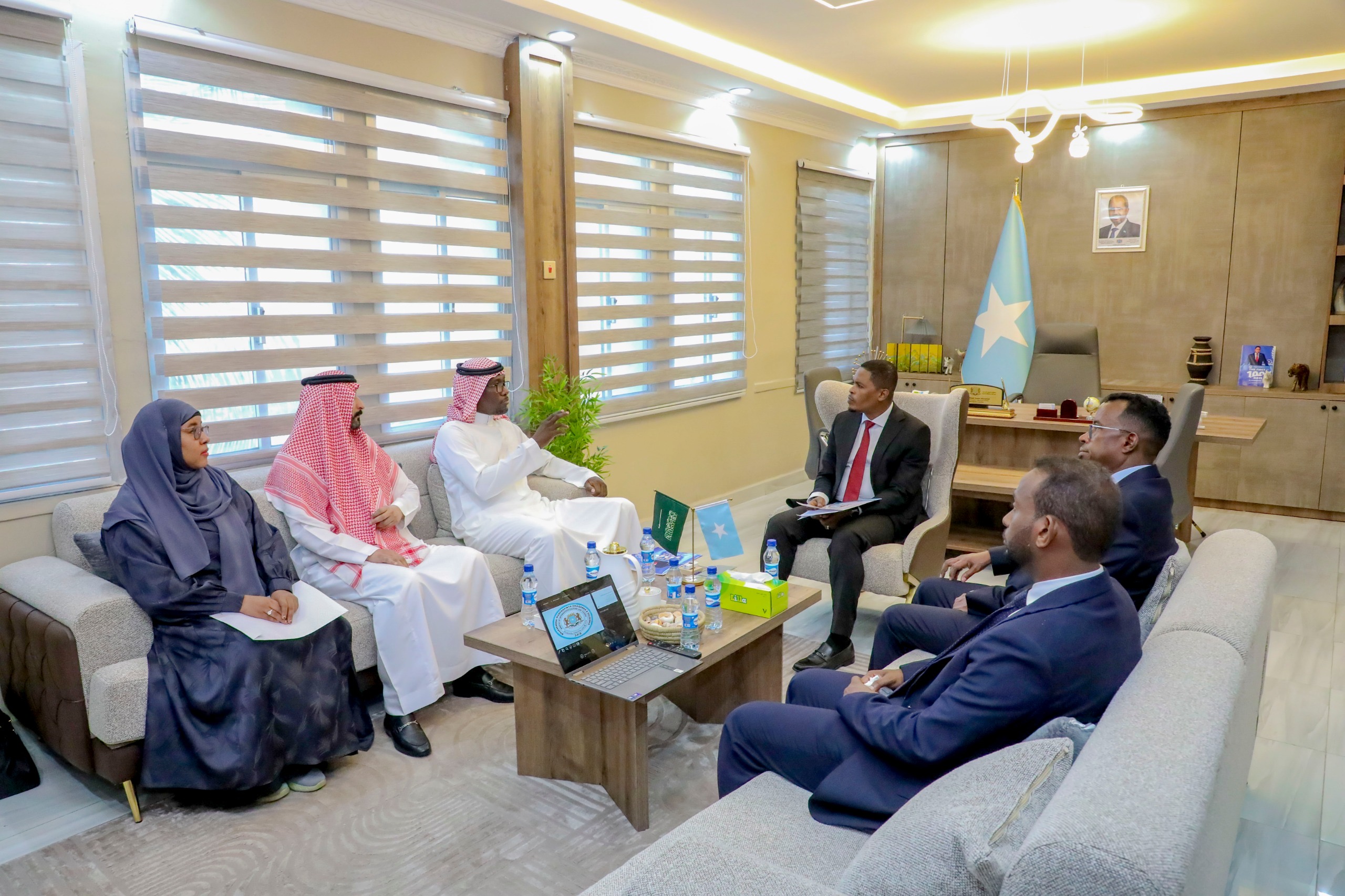 WASIIRKA WARFAAFINTA XFS OO QAABILAY SAFIIRKA SACUUDIGA U FADHIYA SOOMAALIYA