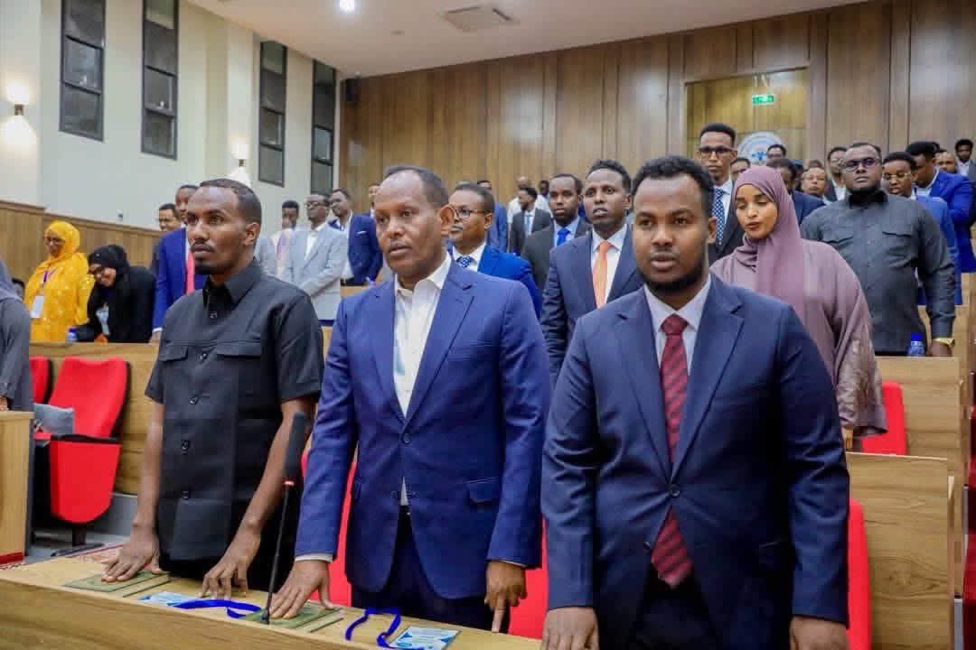 Golaha Wakiillada Galmudug oo doortay guddoomiyaha iyo ku-xigeennadiisa