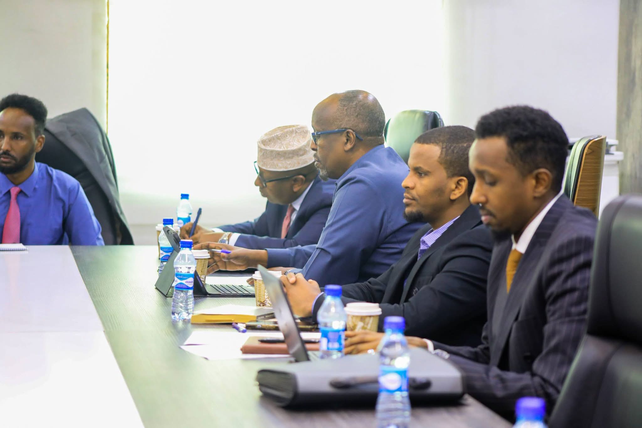 GUDDIGA DIFAACA EE GOLAHA SHACABKA OO KULAN ISLA-XISAABTAN AH LA YEESHAY WASIIRKA GAASHAANDHIGGA