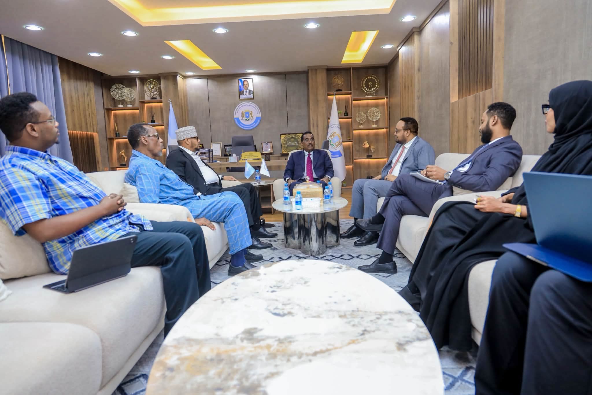 Wasiirka Arrimaha Gudaha oo guddoomiyay kulanka billaha ah ee hoggaanka Wasaaradda