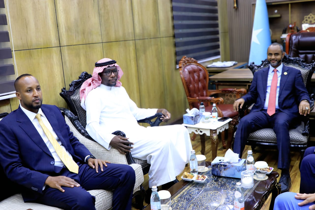 Balozi wa Saudi Arabia Amtembelea Spika Mpya Wakati Riyadh Ikizidisha Ushirikiano Wake na Somalia